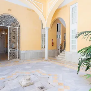 Genteel Plaza Nueva Apartment