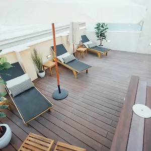 One&lux Byron Apartment
